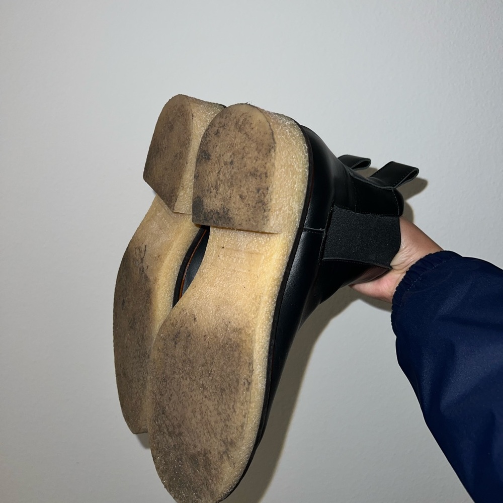 Everlane Black Leather Chelsea Boots - Picture 4 of 6